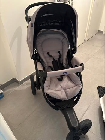 Lot poussette chicco trio activ 3 avec nacelle, cosy et base pour la voiture